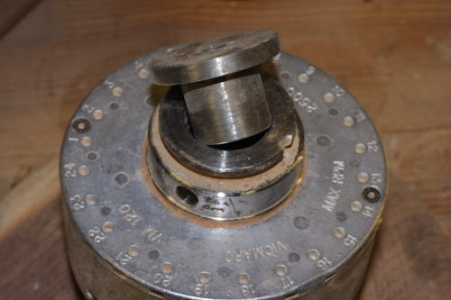 inserting the cylinder into the chuck